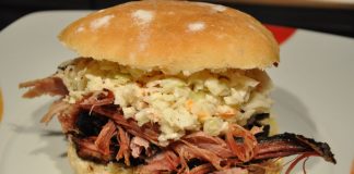 Pulled Pork Brötchen