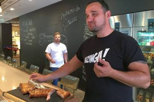 Klaus grillt Holzfällersteaks