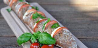 Fächerbaguette mit Kräuterbutter