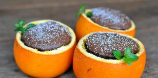 Schokoladenkuchen aus der Orangenschale