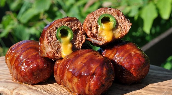 Hackbällchen mit Cheddar und Jalapenos