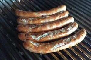 Bratwurst auf dem Gasgrill