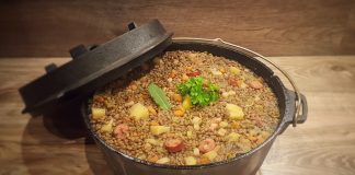 Linsensuppe aus dem Feuertopf