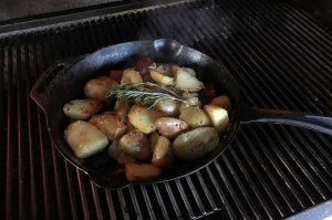 Rosmarinkartoffeln Gusspfanne 04