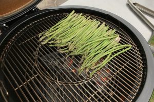 Gruener Spargel Grill Parmesan 02