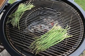 Gruener Spargel Grill Parmesan 03