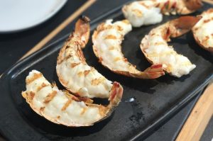 Gegrillte Langustenschwaenze Parmesan Hollandaise 04