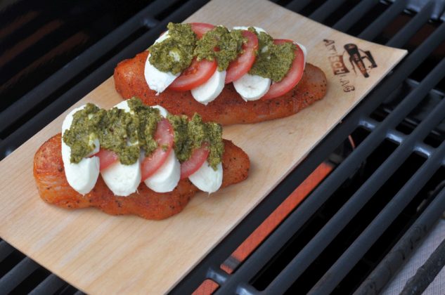 BBQPit Einmal Grillplanke Maple Wood Axtschlag 03