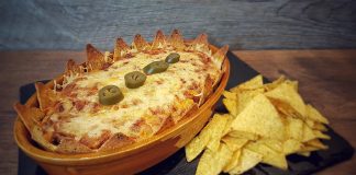 Auflauf mit Nachos und Hackfleisch