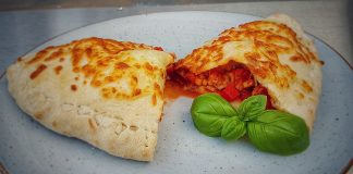 Gefüllte Pizza Calzone