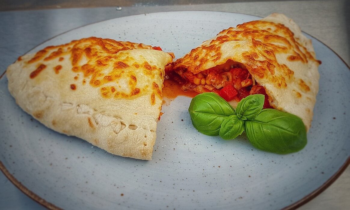 Gefüllte Pizza Calzone