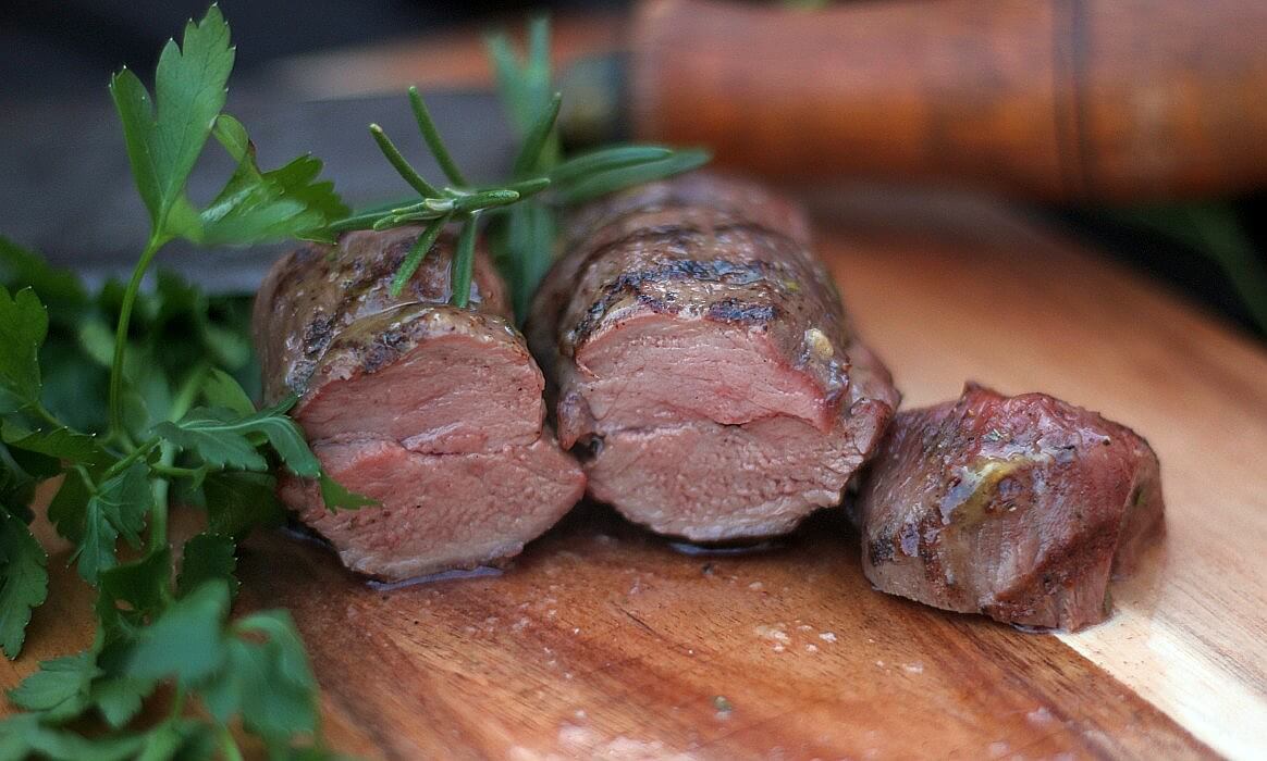 Wildschweinrücken vom Grill