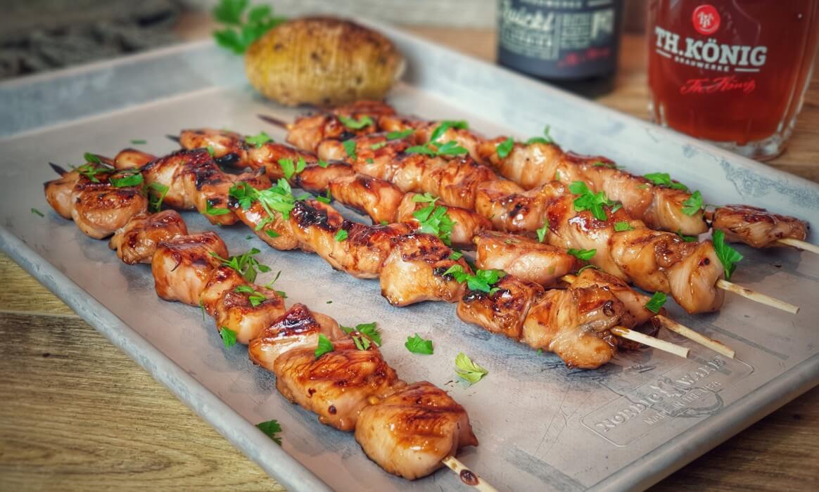 Hähnchenspieße mit Honig-Bier-Glasur | BBQPit.de tri tip teriyaki-spieße-H  hnchenspiesse Honig Kellerbier Glasur-Tri Tip Teriyaki-Spieße mit Ananas
