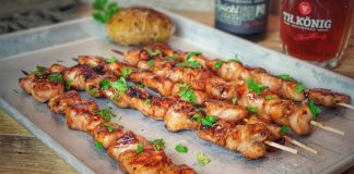 Hähnchenspieße mit Honig-Bier-Glasur