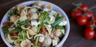 Mediterraner Nudelsalat
