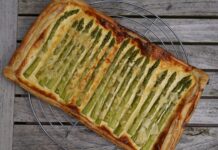 Blätterteig-Tarte mit Spargel