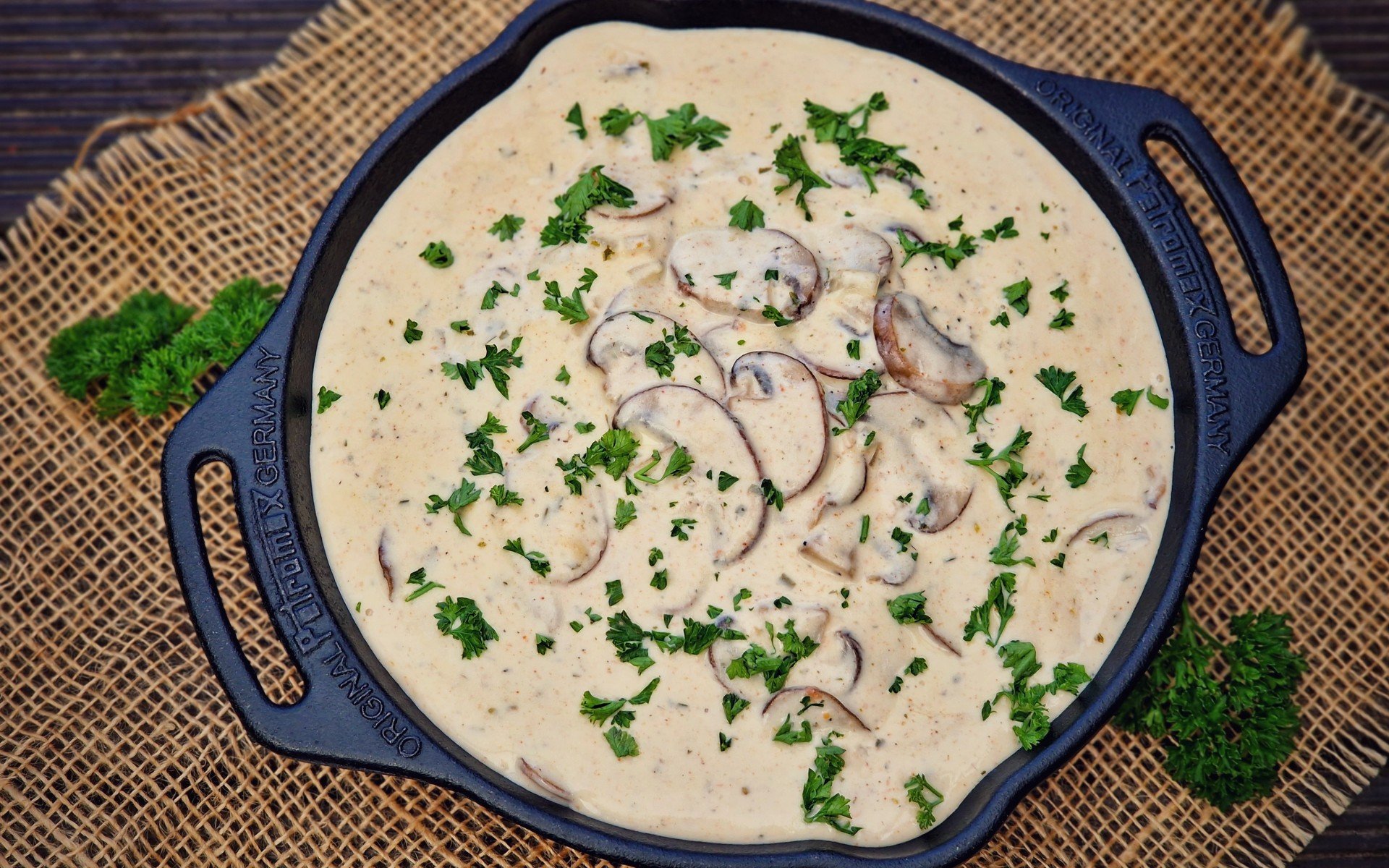 Rahmsoße mit Champignons