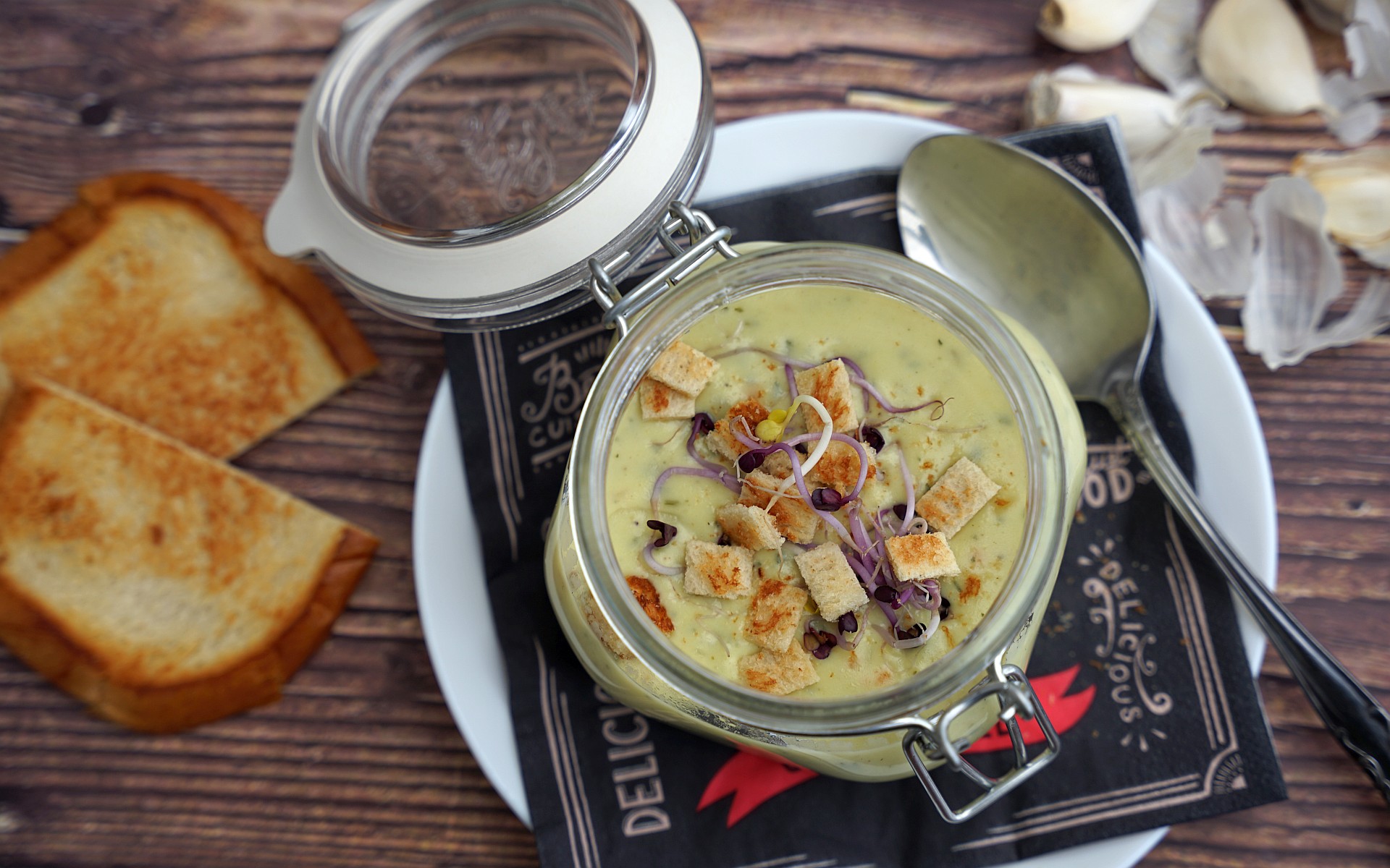 Knoblauchsuppe mit Croûtons