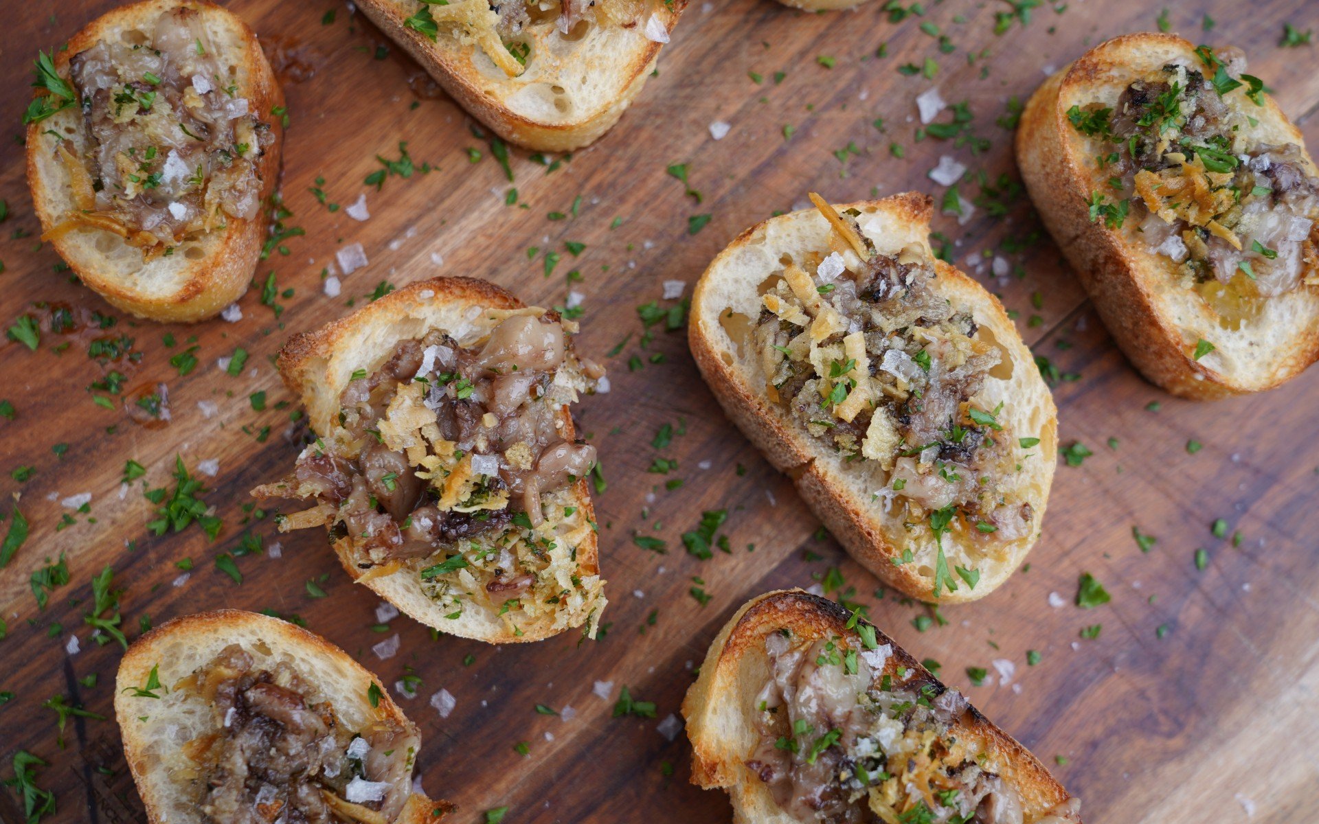 Gegrillte Markknochen Crostini