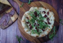 Pizza mit Pastrami