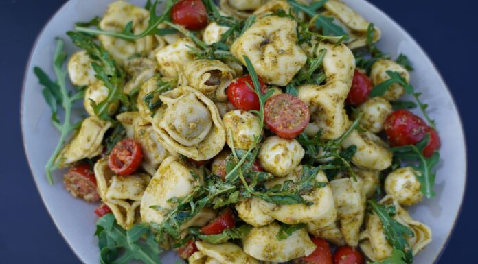 Mediterraner Tortellini-Salat