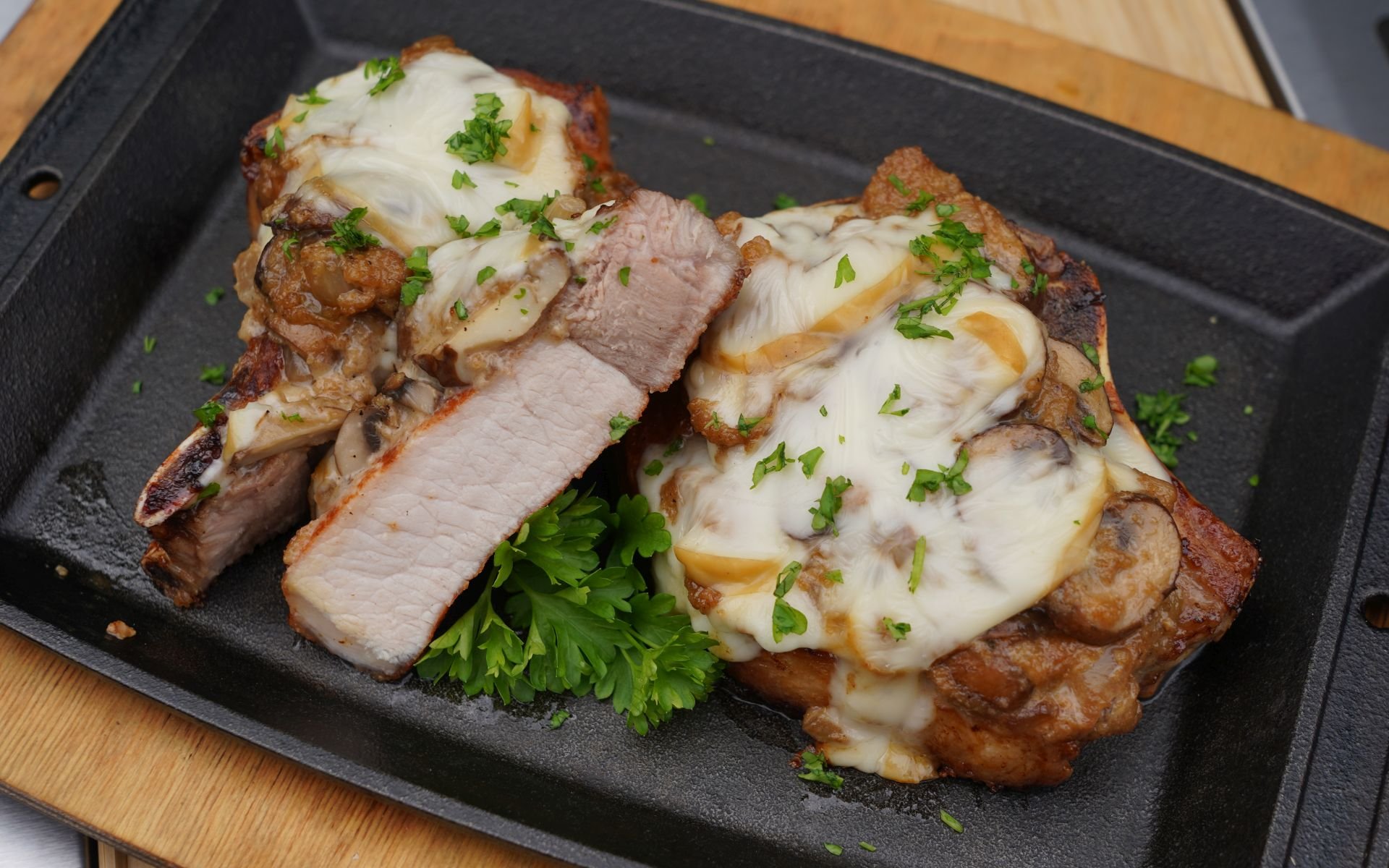 Überbackene Schweinekoteletts