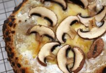 Champignon-Pizza mit Ricotta