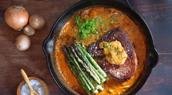 Steak mit Champignon-Rahmsauce