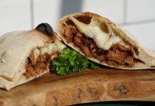 Pizza Calzone mit Pulled Pork