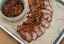 Nackensteak mit karamellisierten Miso-Zwiebeln