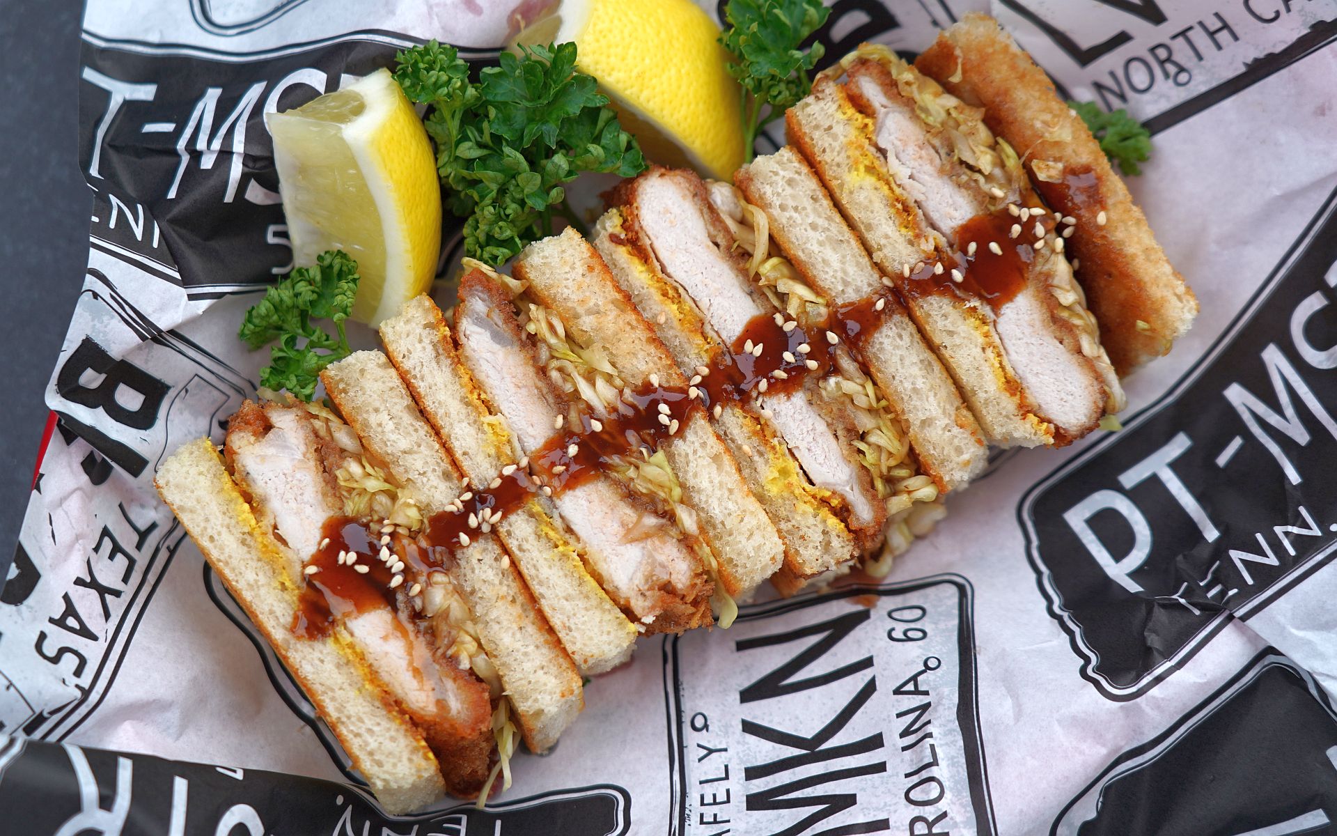 Japanisches Schnitzel-Sandwich
