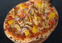 Maishähnchen-Pizza Pizza mit Maishähnchen