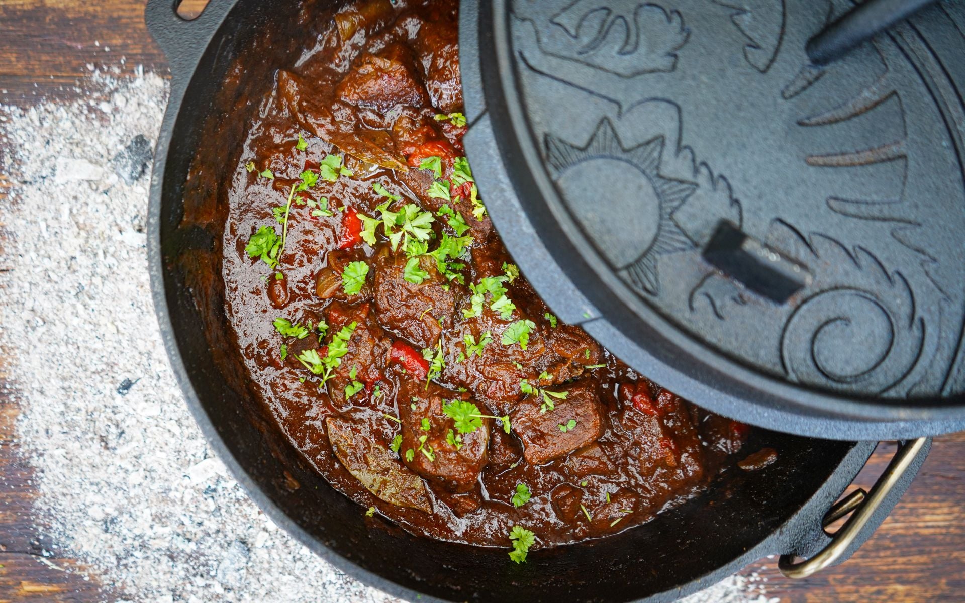 Brauhaus-Gulasch Dutch Oven