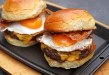 Burger mit Spiegelei