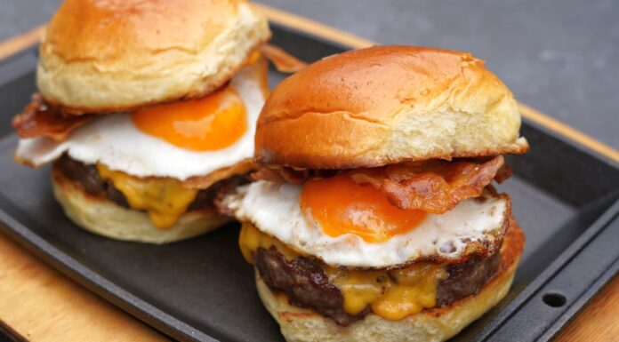 Burger mit Spiegelei