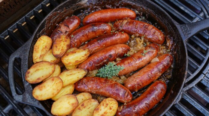 Grevensteiner Bratwurstpfanne mit Bierzwiebeln
