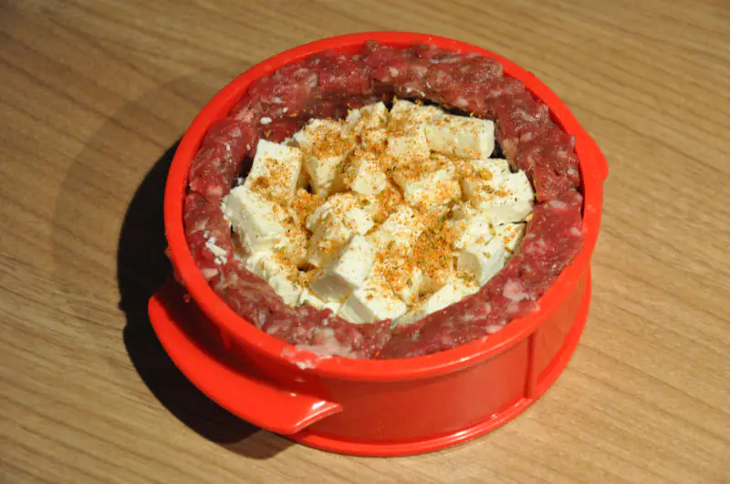 Patty gefüllt mit Feta