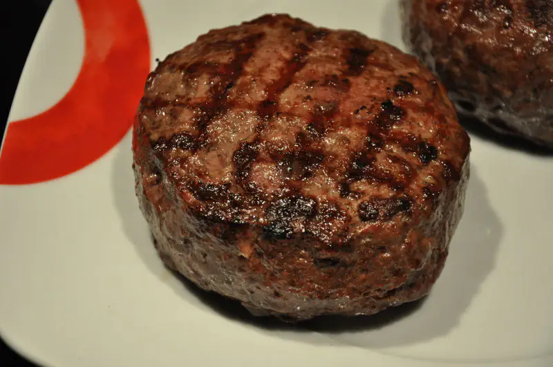 Fertig gegrillte Burgerpatties