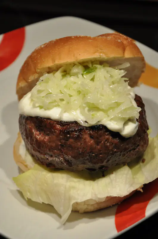Griechischer Burger mit Feta gefüllt - BBQPit.de griechischer hackbraten-Burger09-Griechischer Hackbraten mit Feta und Paprika