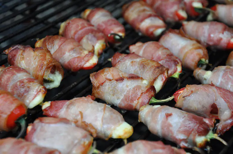 Jalapeno Poppers gefüllt mit Mini-Cabanossi