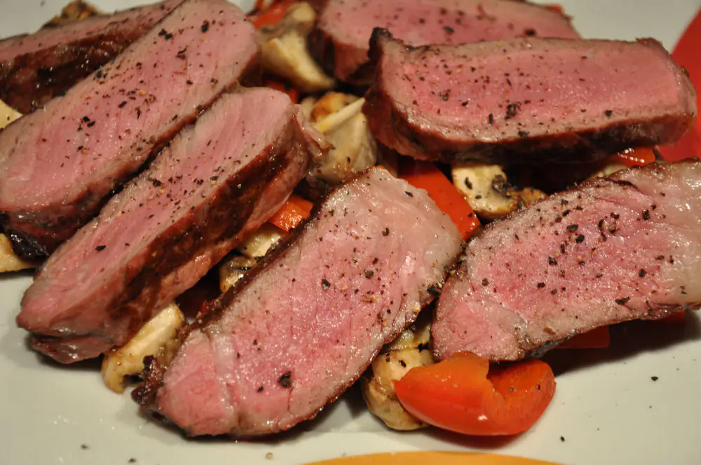US-Rumpsteak auf Grillgemüse - MeMyself's BBQ Pit - Grillrezepte
