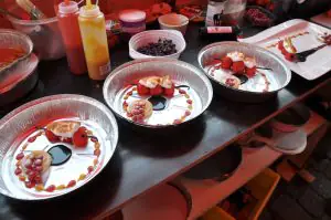 Das Dessert wird angerichtet
