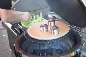 Schokokuchen auf dem Grill Dome