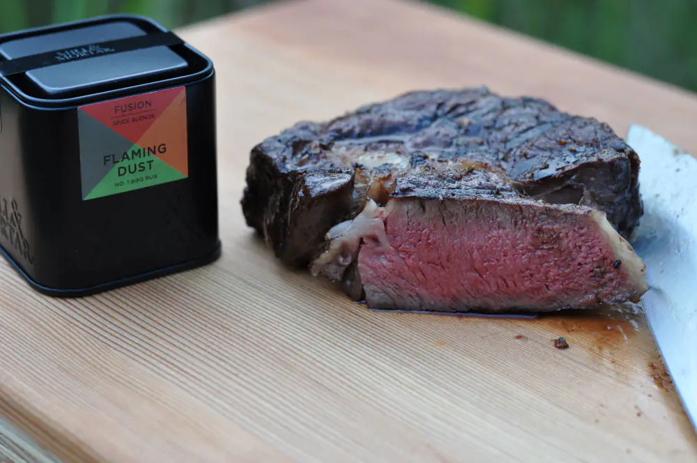 US-RibEye Steak mit Flaming Dust BBQ-Rub - www.BBQPit.de