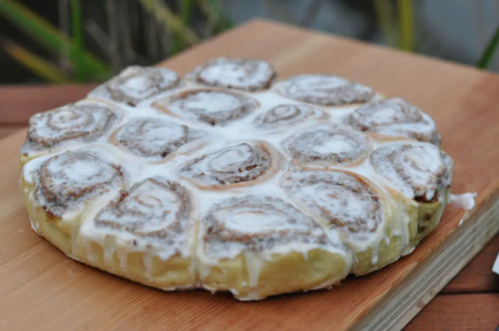 Fertige Cinnamon Rolls mit Glasur Fertige Cinnamon Rolls mit Glasur