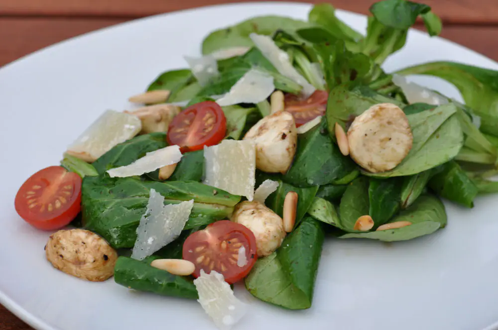 Mediterraner Feldsalat Caprese