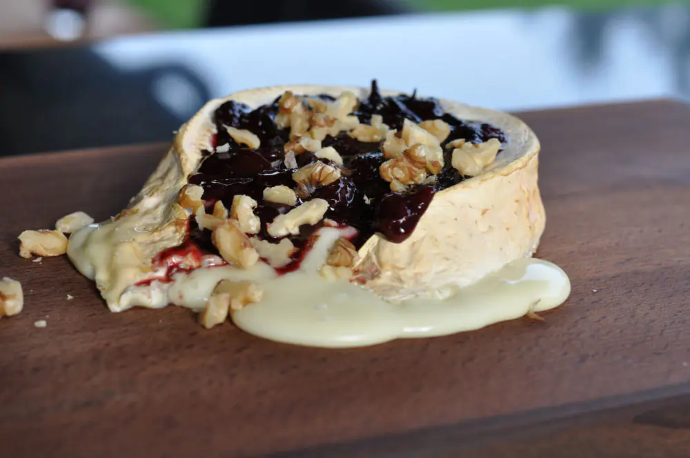 Geplankter Camembert Geplankter Camembert
