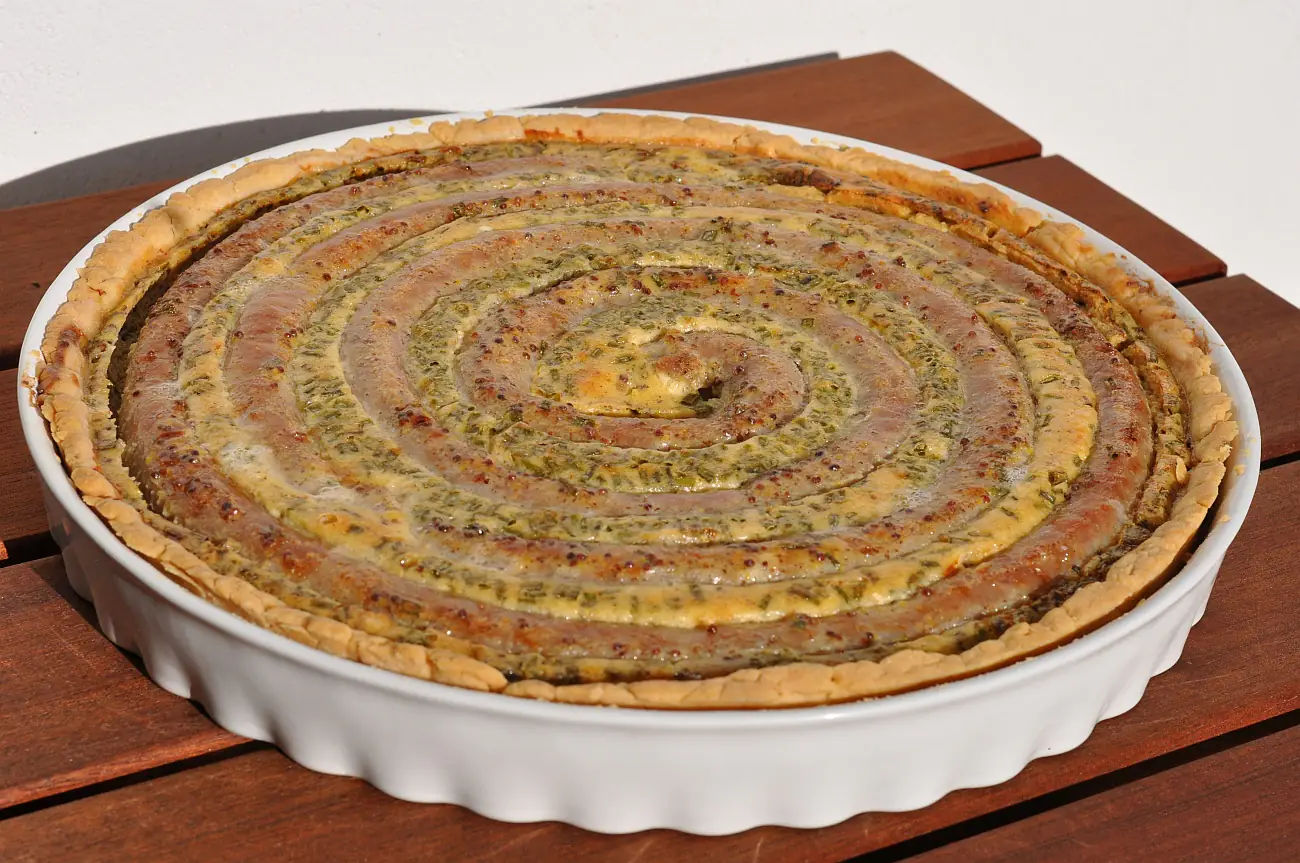 Wurstkuchen - Rezept für herzhaften Kuchen mit Bratwurst | BBQPit.de
