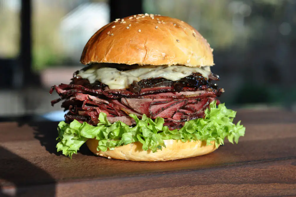 Der ultimative Beef Brisket Burger - Brisket-Sandwich - BBQPit.de
