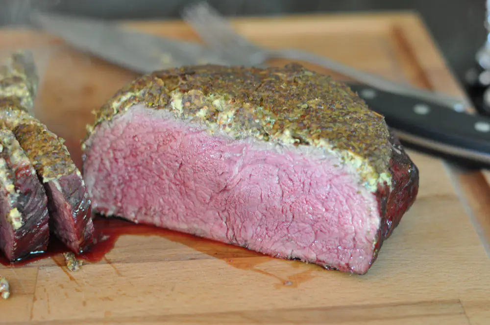 Roastbeef mit Senfkruste vom Grill wagyu-angus roastbeef-RoastbeefSenfkruste-Wagyu-Angus Roastbeef mit Onsen-Ei und Sushi-Reis